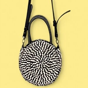 🌴American Eagle Outfitters Woven Crossbody Bag